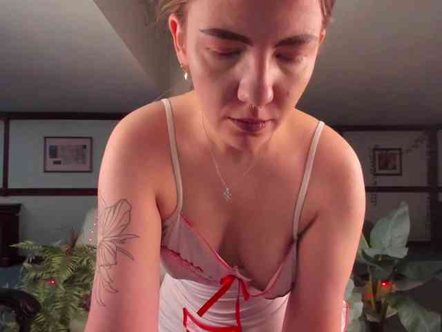 KiraRustle webcam