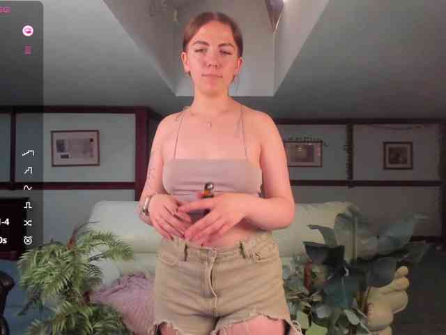 KiraRustle webcam