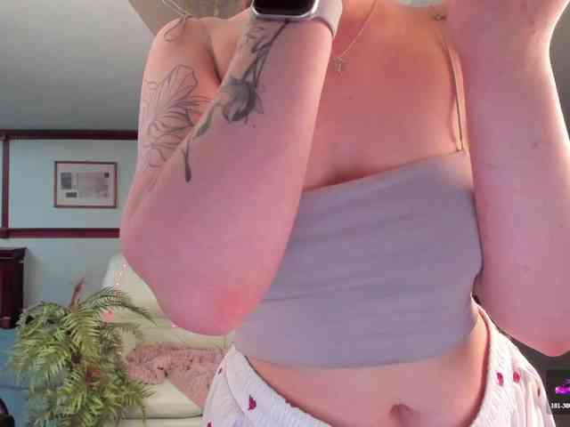 KiraRustle webcam