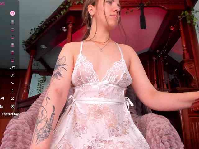 KiraRustle webcam