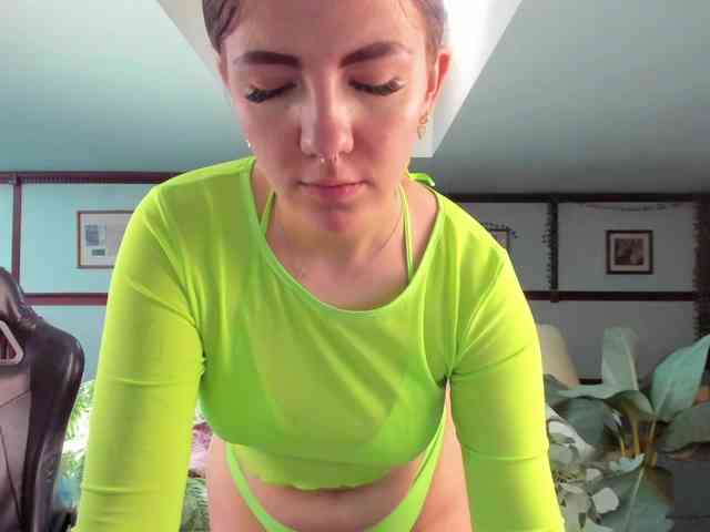 KiraRustle webcam