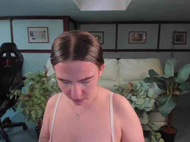 KiraRustle webcam