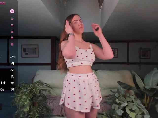 KiraRustle webcam
