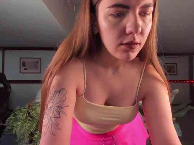 KiraRustle webcam
