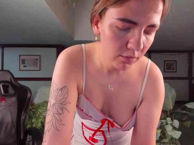 KiraRustle webcam