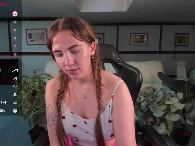 KiraRustle webcam