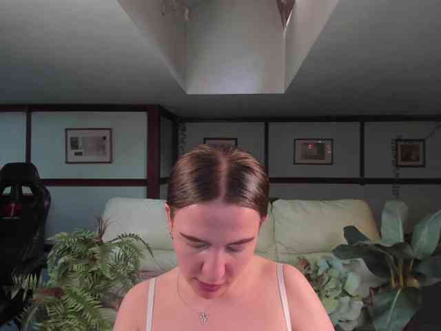 KiraRustle webcam