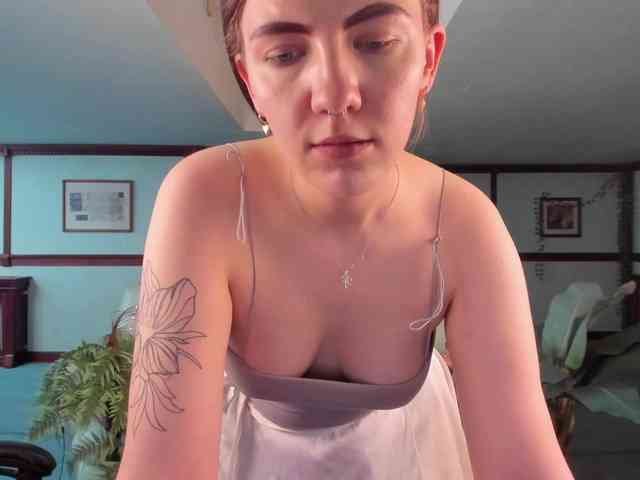 KiraRustle webcam