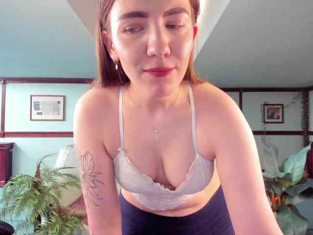 KiraRustle webcam