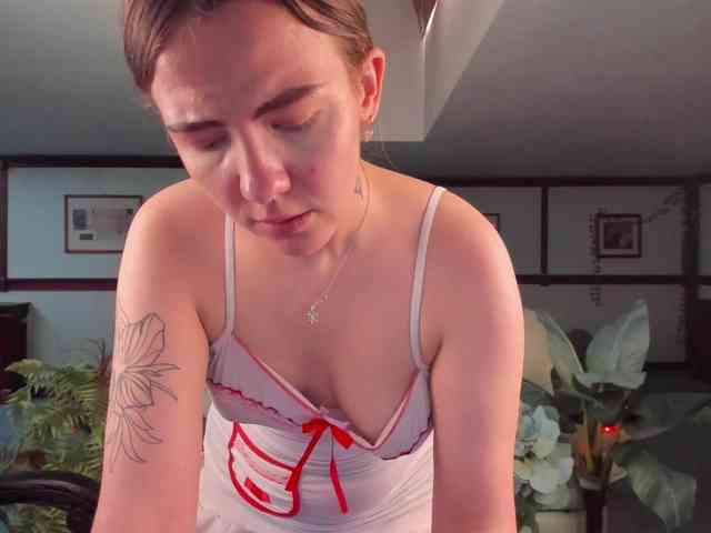 KiraRustle webcam