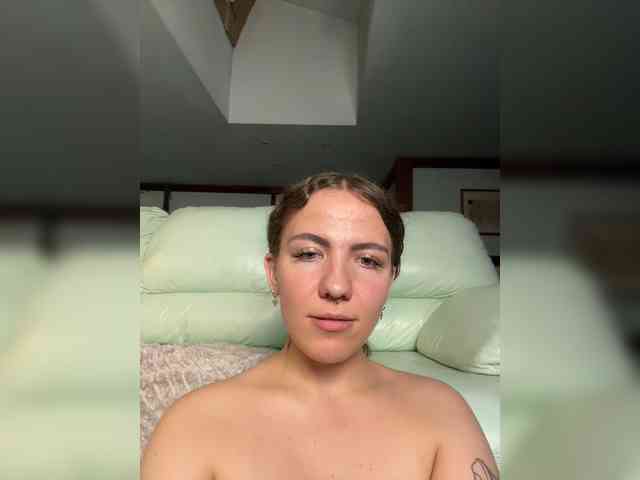 KiraRustle webcam