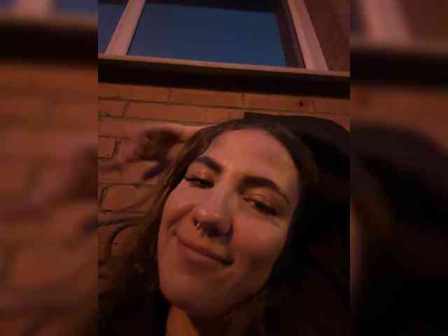 KiraRustle webcam