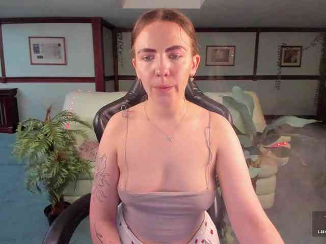 KiraRustle webcam