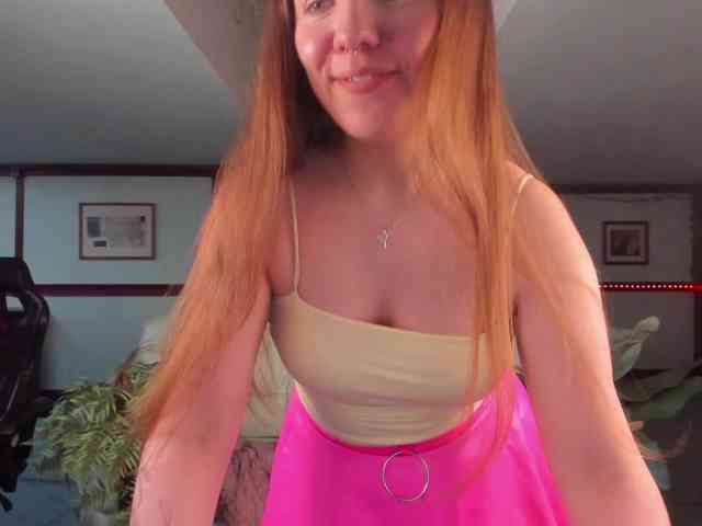 KiraRustle webcam