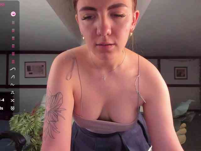 KiraRustle webcam