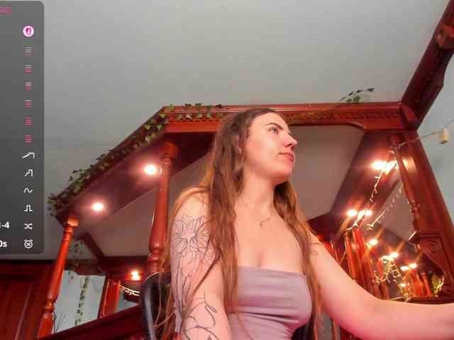 KiraRustle webcam