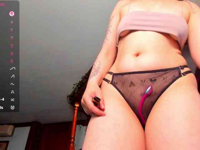 KiraRustle webcam