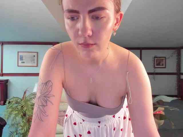KiraRustle webcam