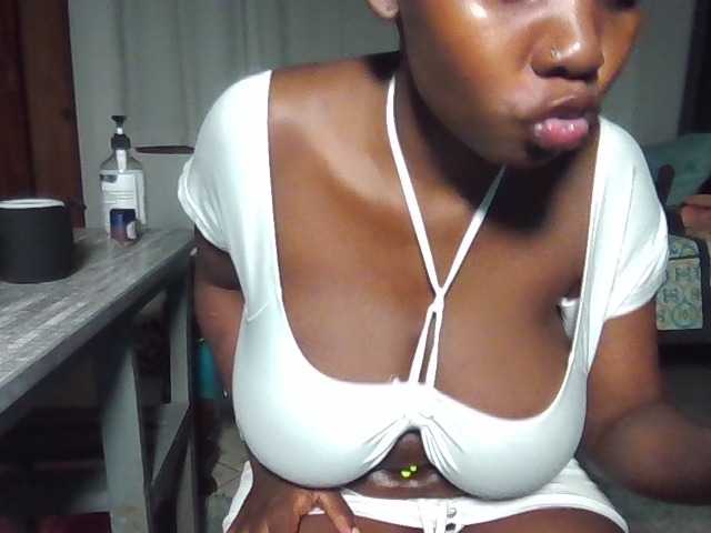 Nuru254 live cam on BongaCams