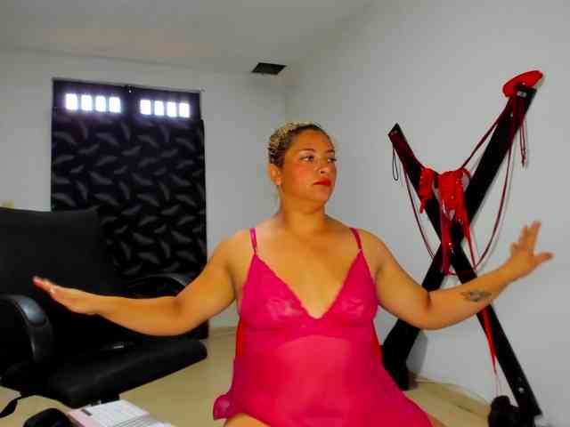 Modelo: hotandfierylatinos2025