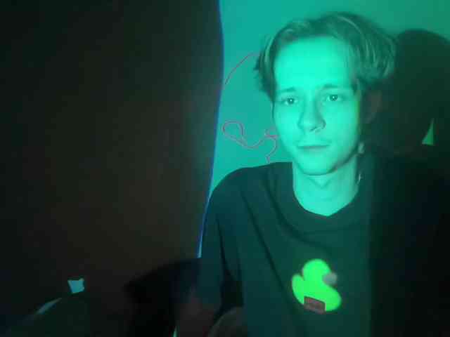 titsDestroy2007 webcam