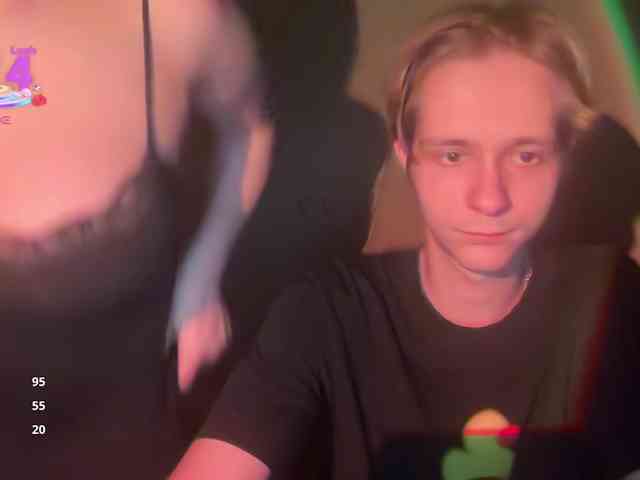 titsDestroy2007 webcam