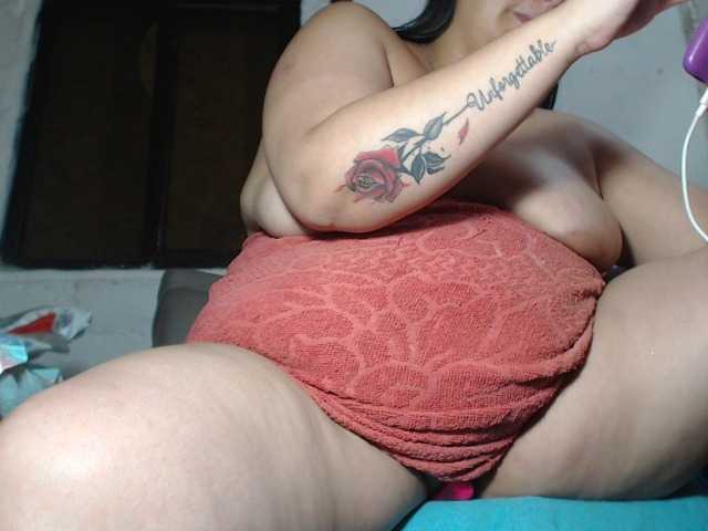 MaguieBbw live cam on BongaCams