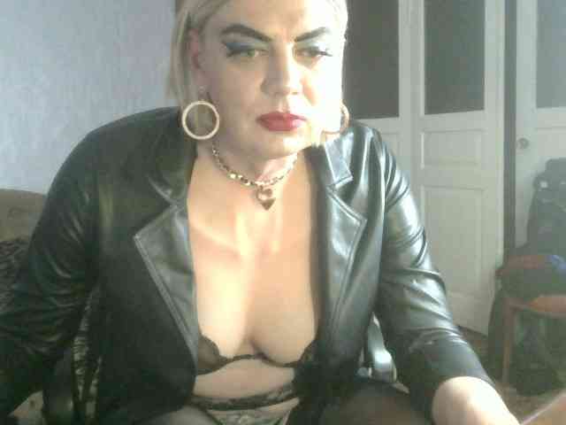 NiraFrost Live Webcam on BongaCams