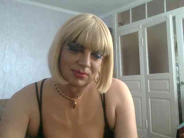 NiraFrost Live Webcam on BongaCams