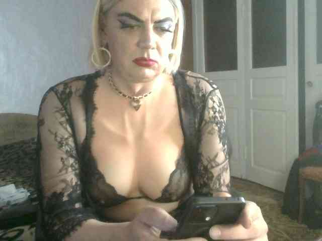 NiraFrost Live Webcam on BongaCams