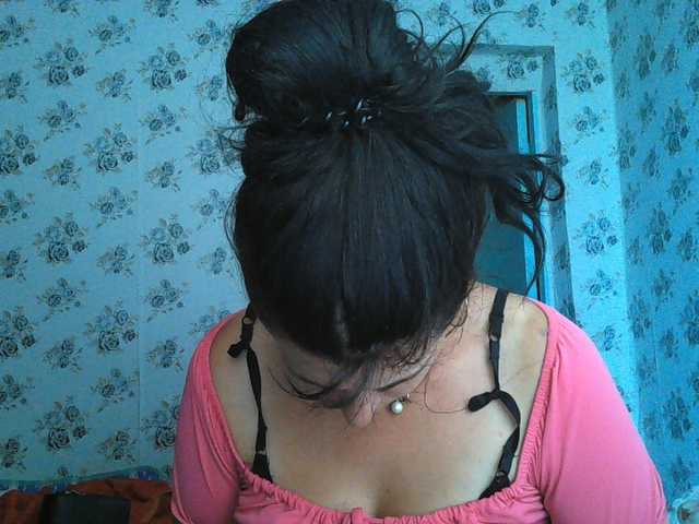 Karolina33 live cam on BongaCams