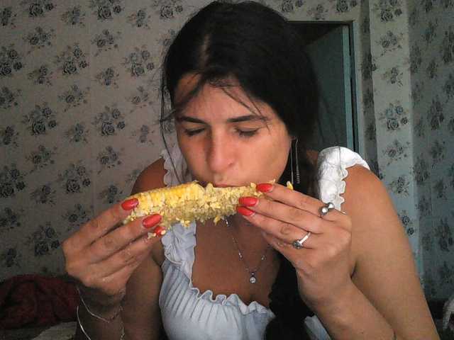 Karolina33 live cam on BongaCams