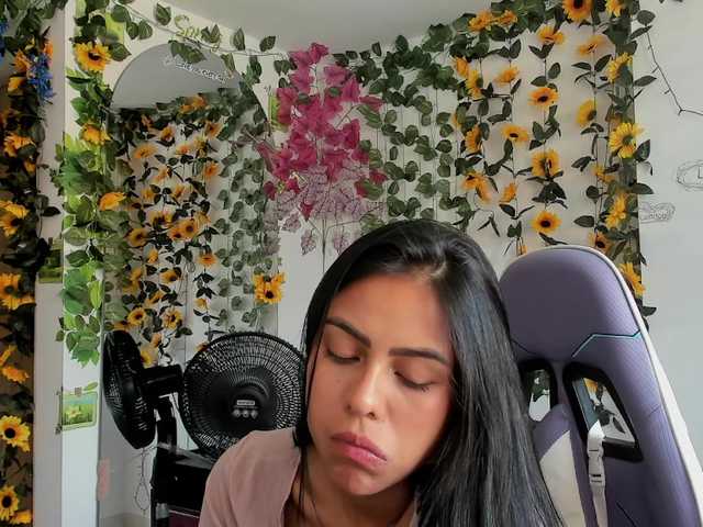 Cata69 live cam on BongaCams