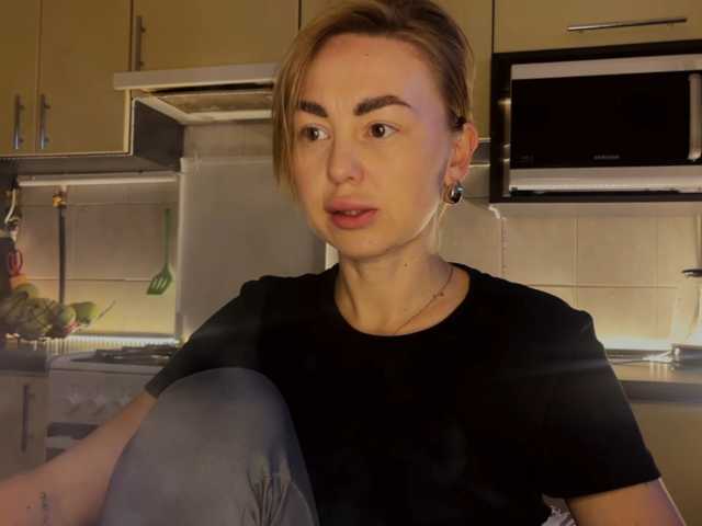 MartaLuna, en vivo ahora en BongaCams