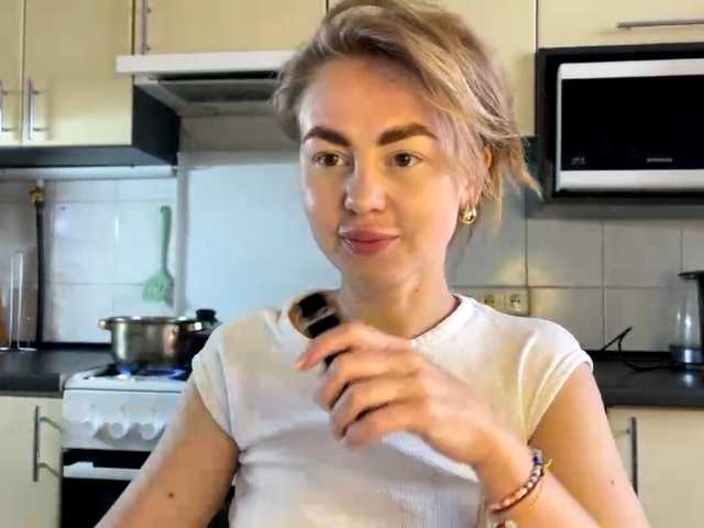 le modèle MartaLuna est en webcam porno dans un show sur le site bongacams, il possède les tags suivants: White/Caucasian,Blonde,Shaved