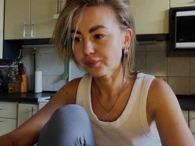 le modèle MartaLuna est en webcam porno dans un show sur le site bongacams, il possède les tags suivants: White/Caucasian,Blonde,Shaved