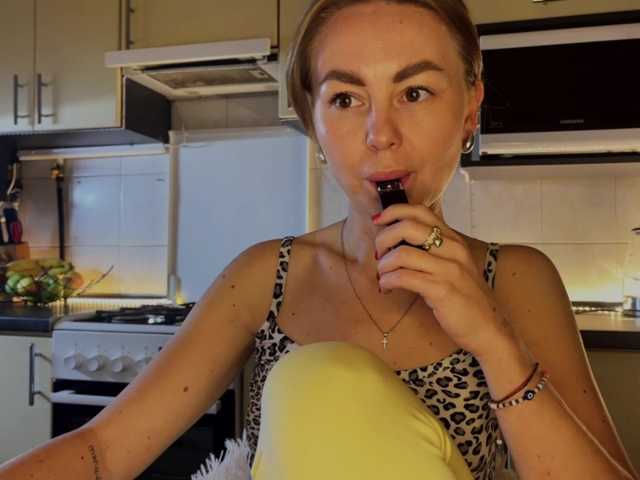 MartaLuna live cam preview