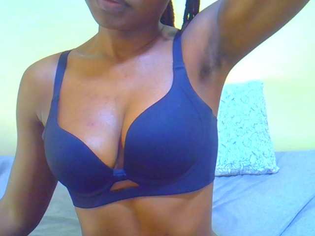 Afrikana5 live cam on BongaCams