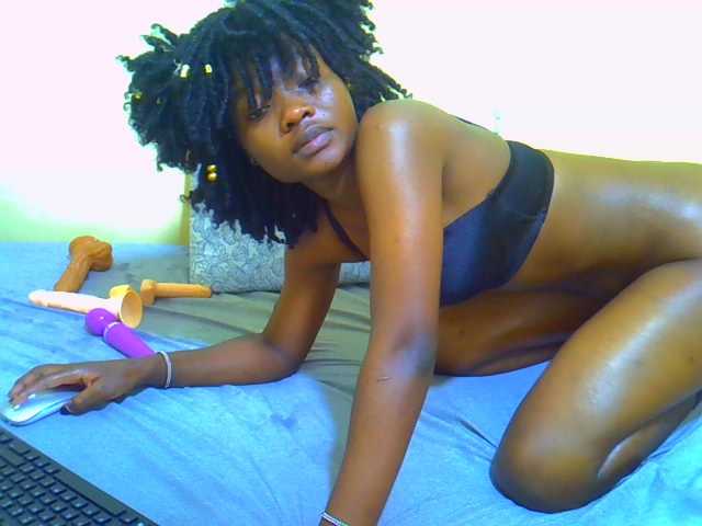 Afrikana5 live cam on BongaCams