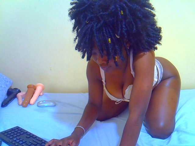 Afrikana5 live cam on BongaCams