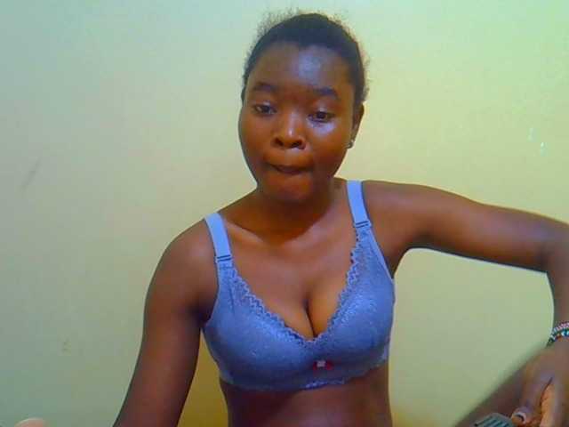 Afrikana5 live cam on BongaCams