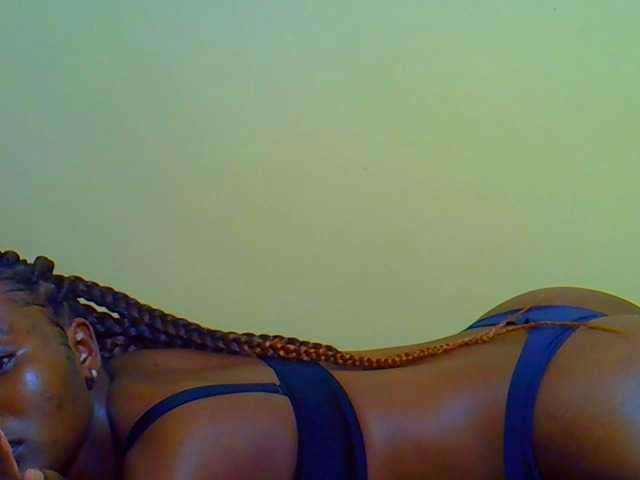 Afrikana5 live cam on BongaCams