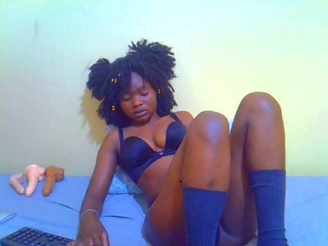 Afrikana5 live cam on BongaCams
