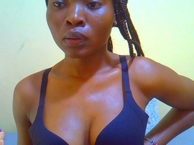 Afrikana5 live cam on BongaCams