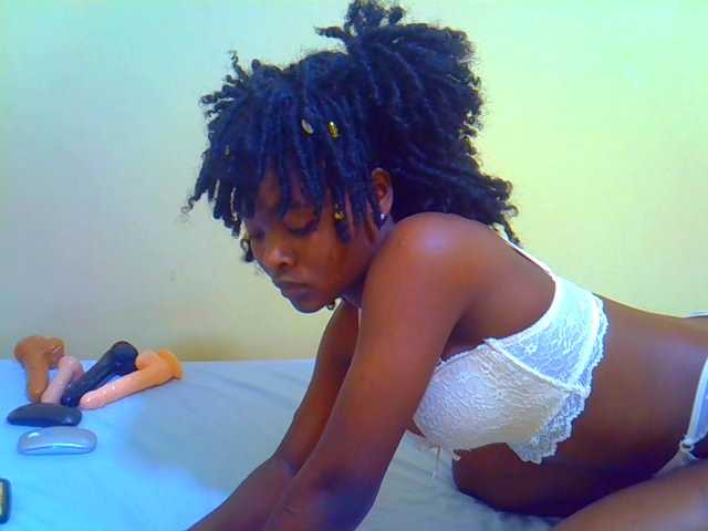 Afrikana5 live cam on BongaCams
