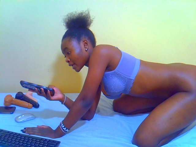 Afrikana5 live cam on BongaCams