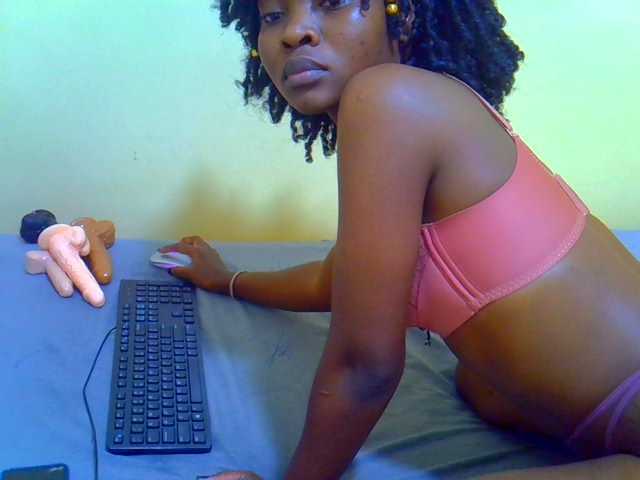 Afrikana5 live cam on BongaCams