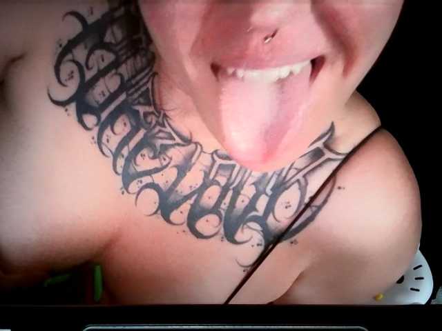 fetishslut4u live cam on BongaCams