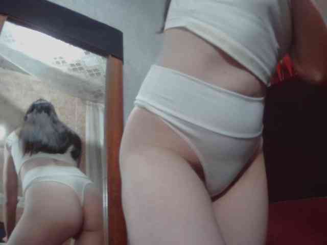 Modella: RoxxannaHairy