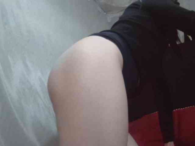 Modella: RoxxannaHairy
